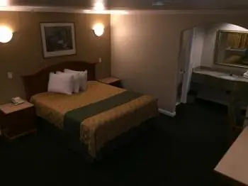 Walnut Inn and Suites 10