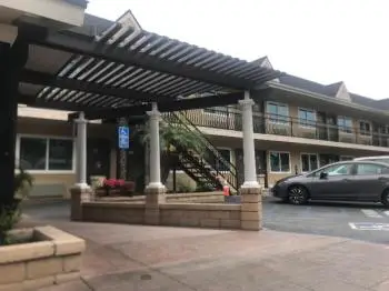 Walnut Inn and Suites Main image