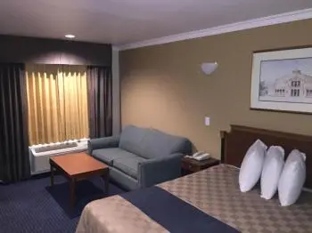 Walnut Inn and Suites 7