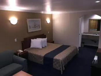 Walnut Inn and Suites 8