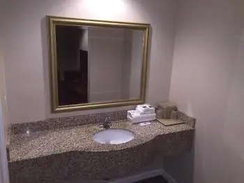 Walnut Inn and Suites 9