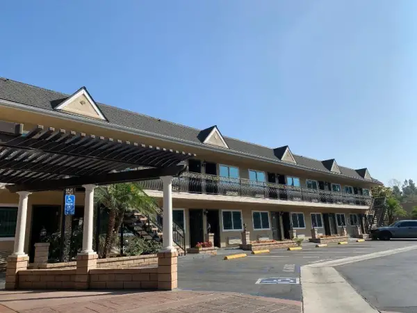 Walnut Inn and Suites